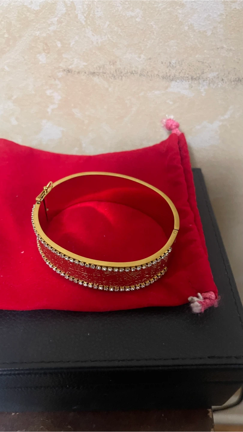 Gold Engraved Bracelet with Diamonds - photo 2