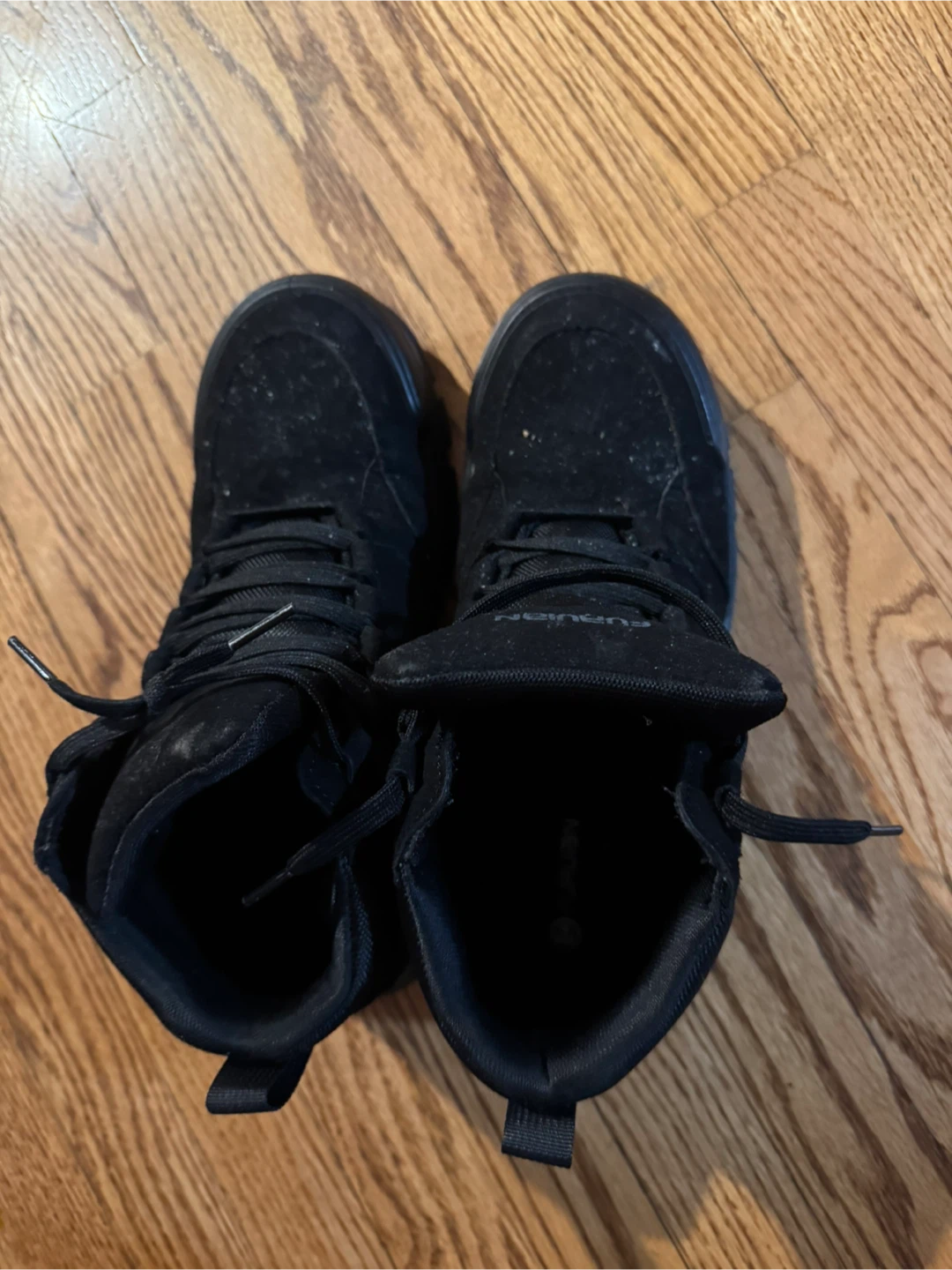 FUGUIN Black High-Top Sneakers 🥕