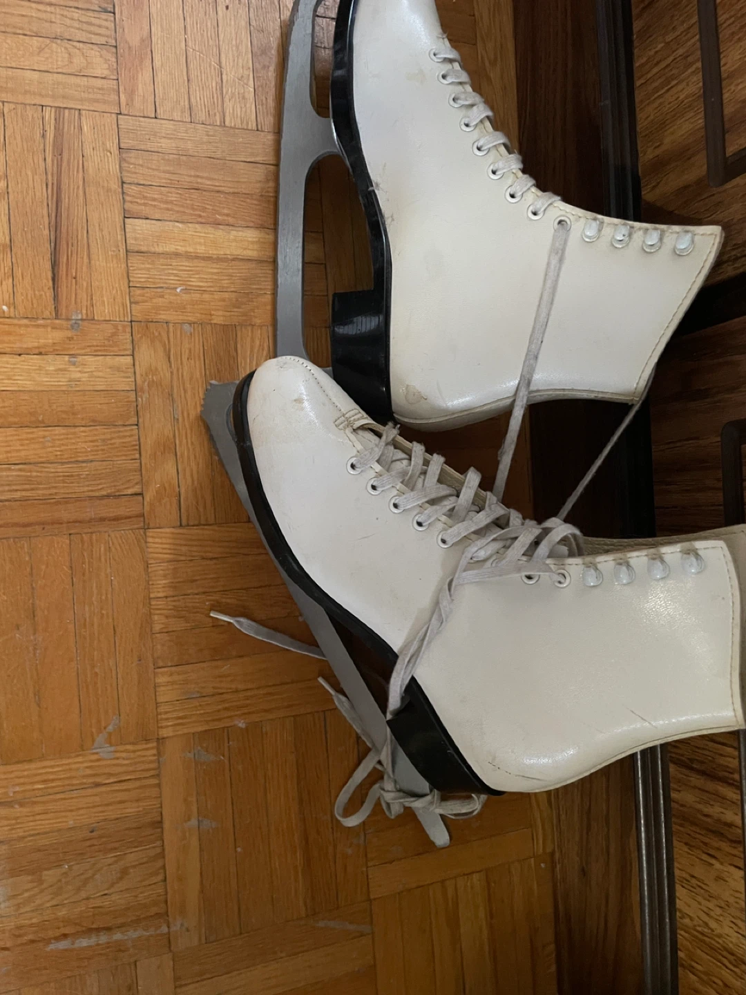 BAUER White Figure Skates Lightly used - photo 2