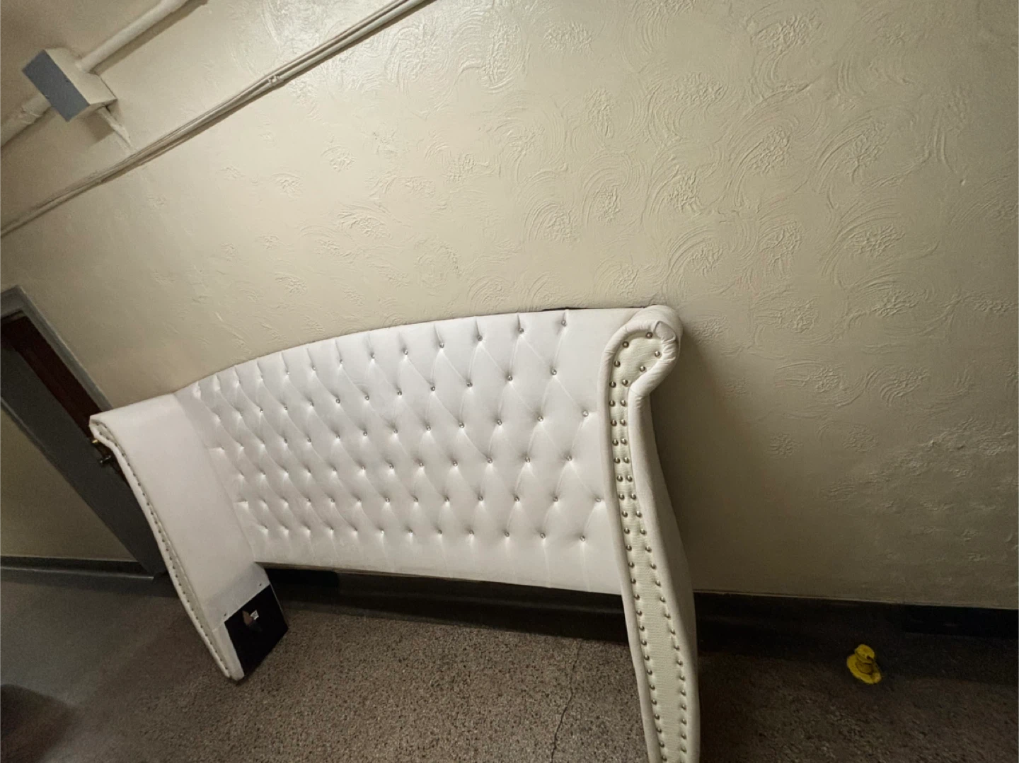 Coaster Barzini Upholstered Eastern King Headboard White - photo 2