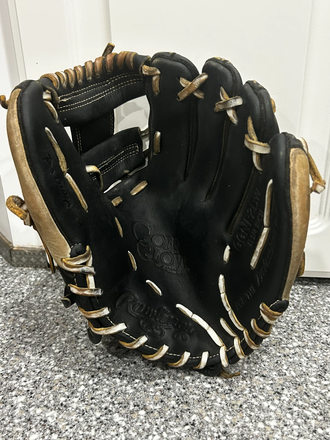 Rawlings Gold Glove 11.25” Infield Baseball Glove
