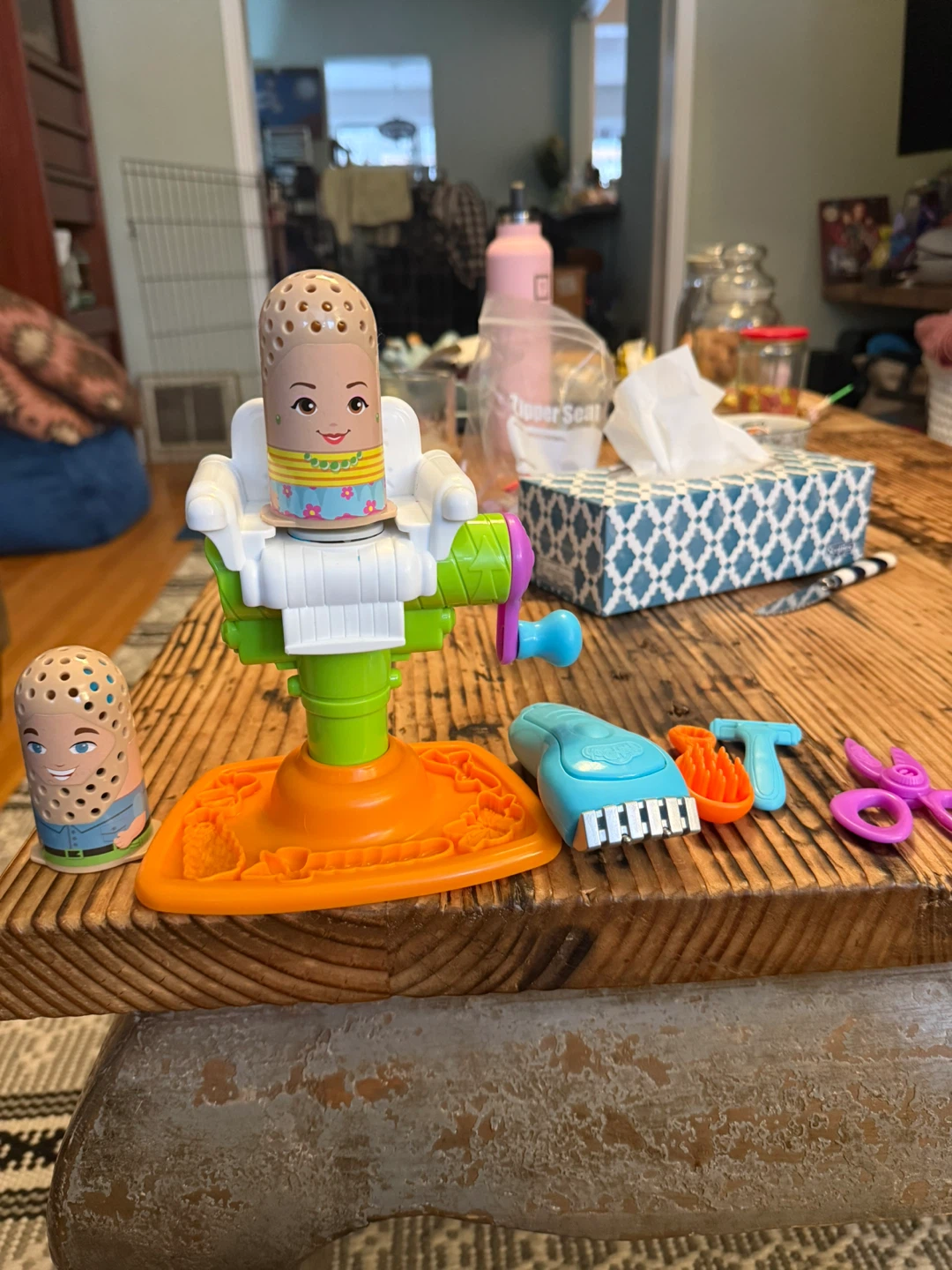 Play-Doh Hair Stylist Playset with Assorted Dough