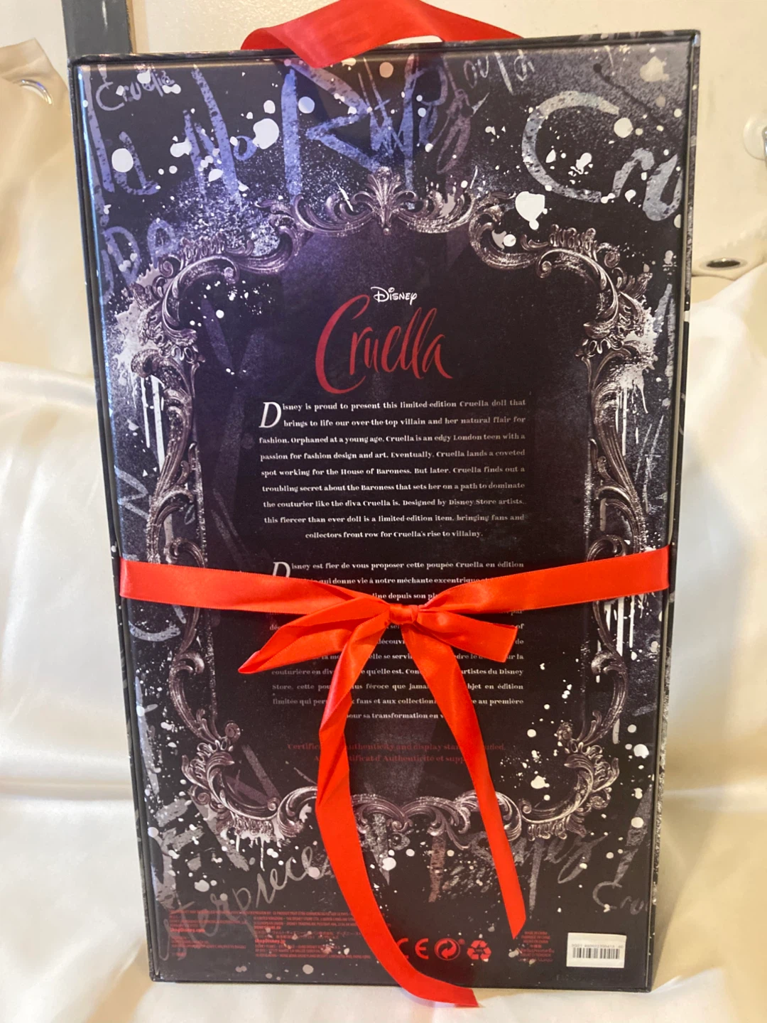 Disney Cruella Limited Edition Doll - photo 3