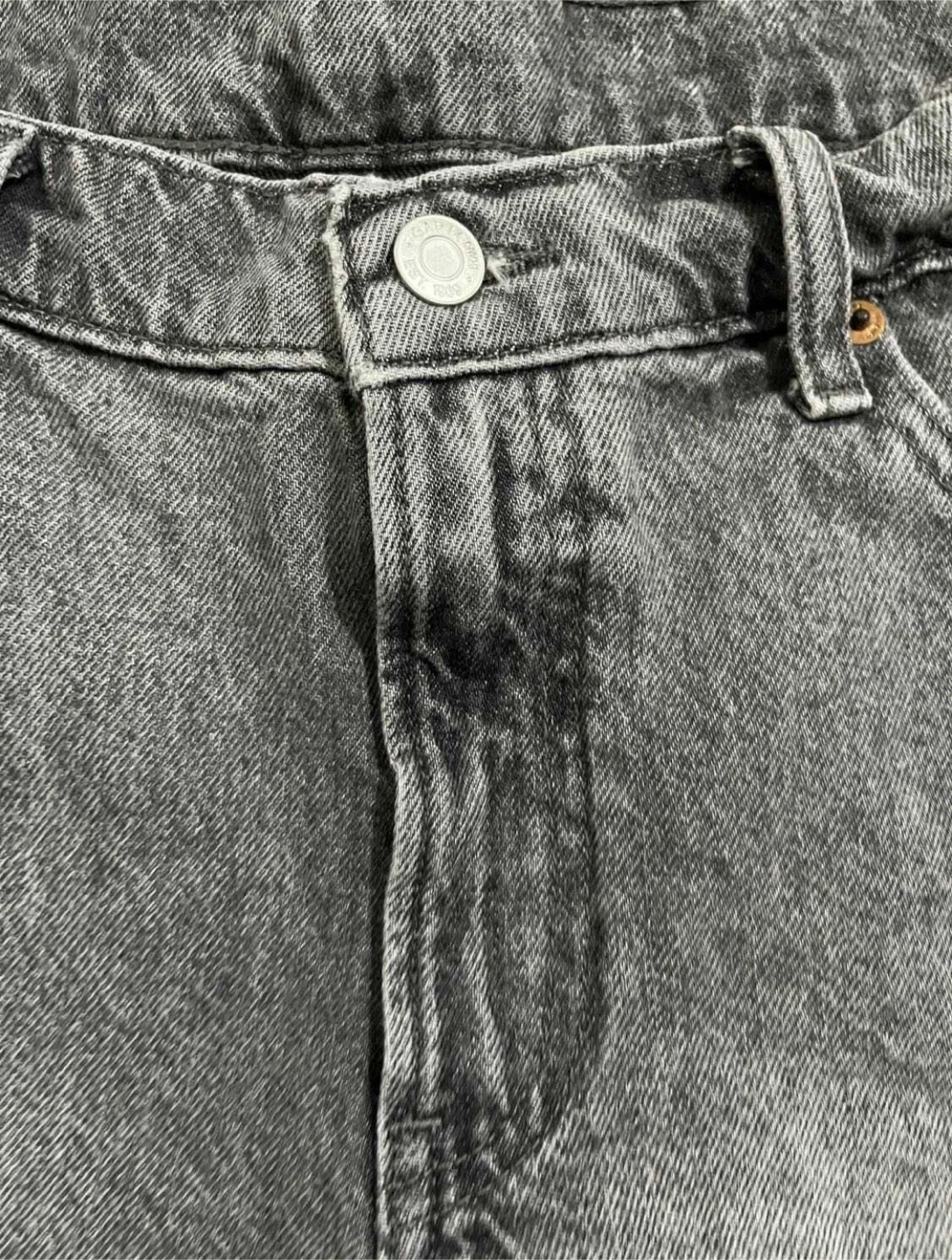 Gap women’s size 28 (6) denim shorts, grey distressed - photo 3