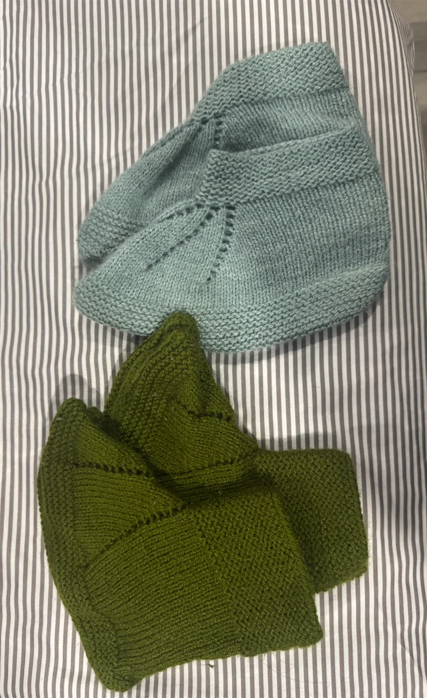 Hand-knitted  Booties (Socks) - photo 4