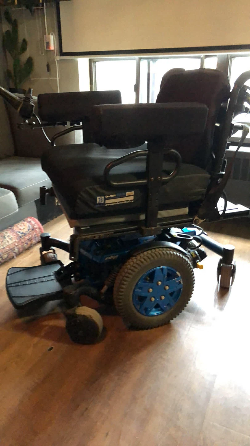 2 wheel chairs