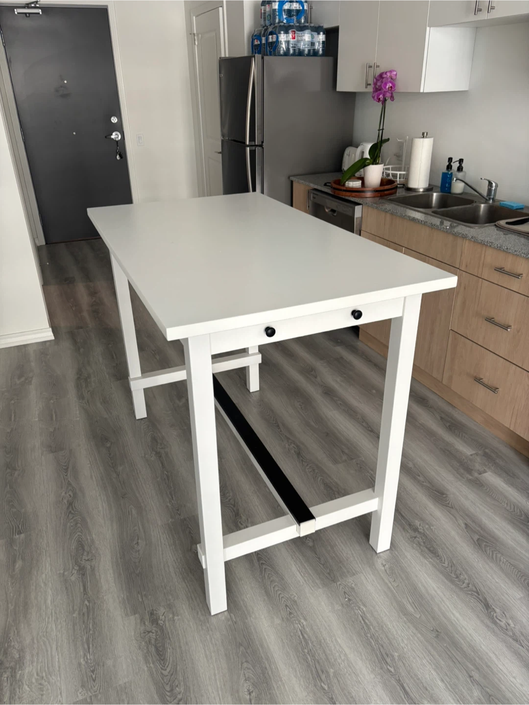 White Bar Table - photo 2