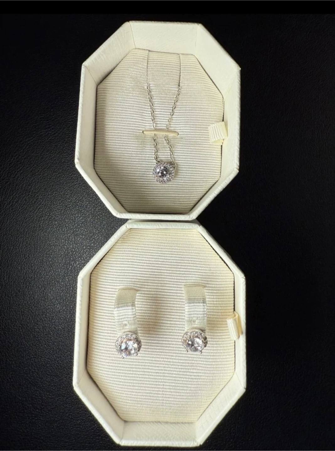 Swarovski Pendant Necklace - photo 2