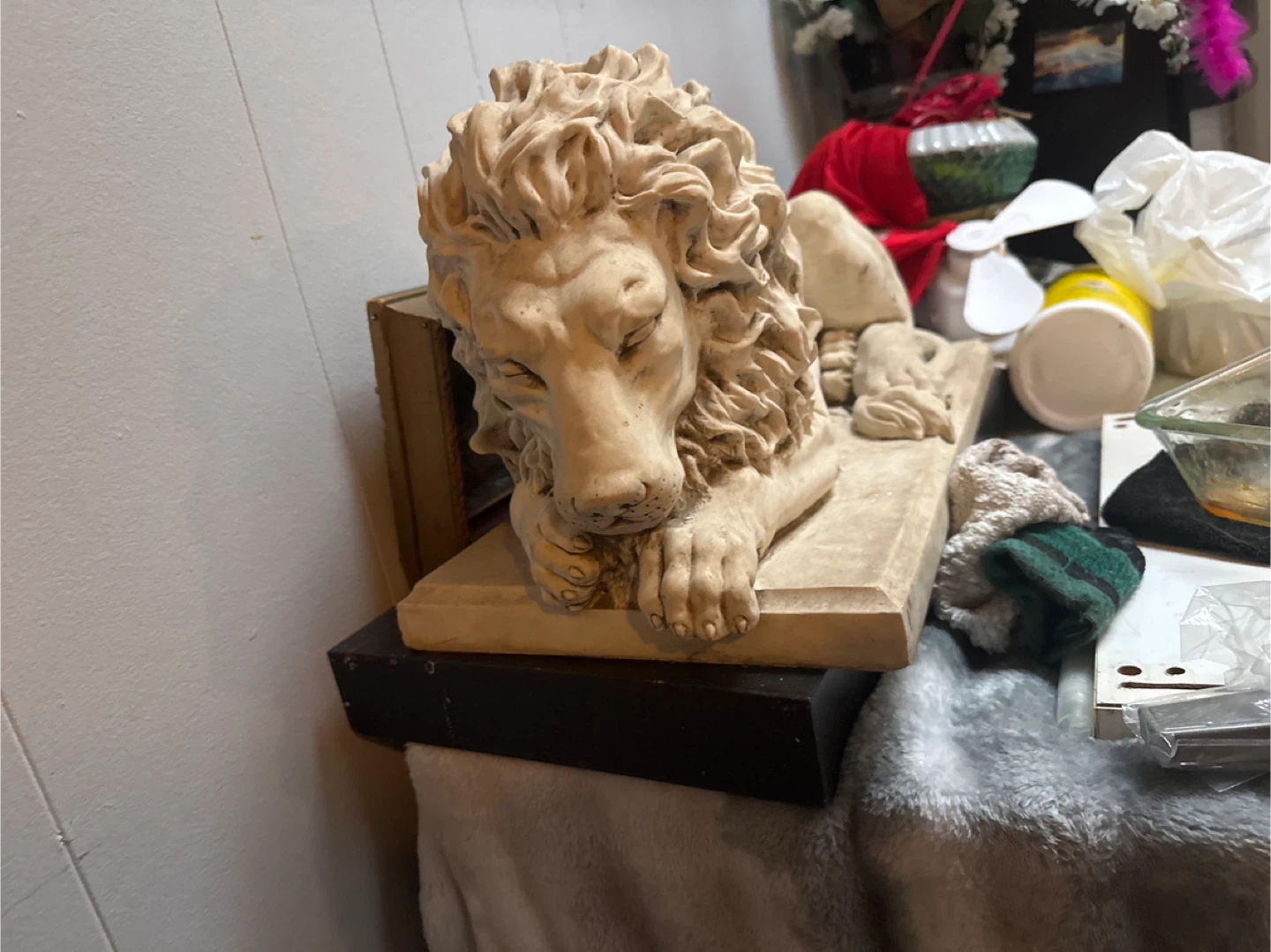Decorative Lion Statue - photo 2