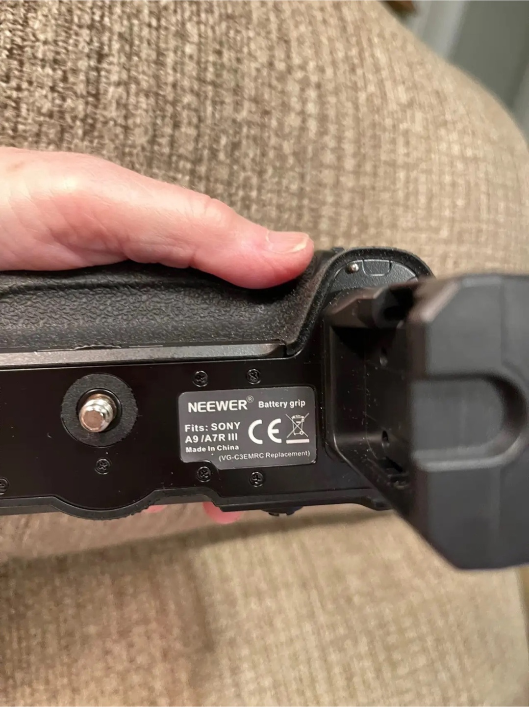 Neewer Battery Grip for Sony A9/A7R III - photo 2