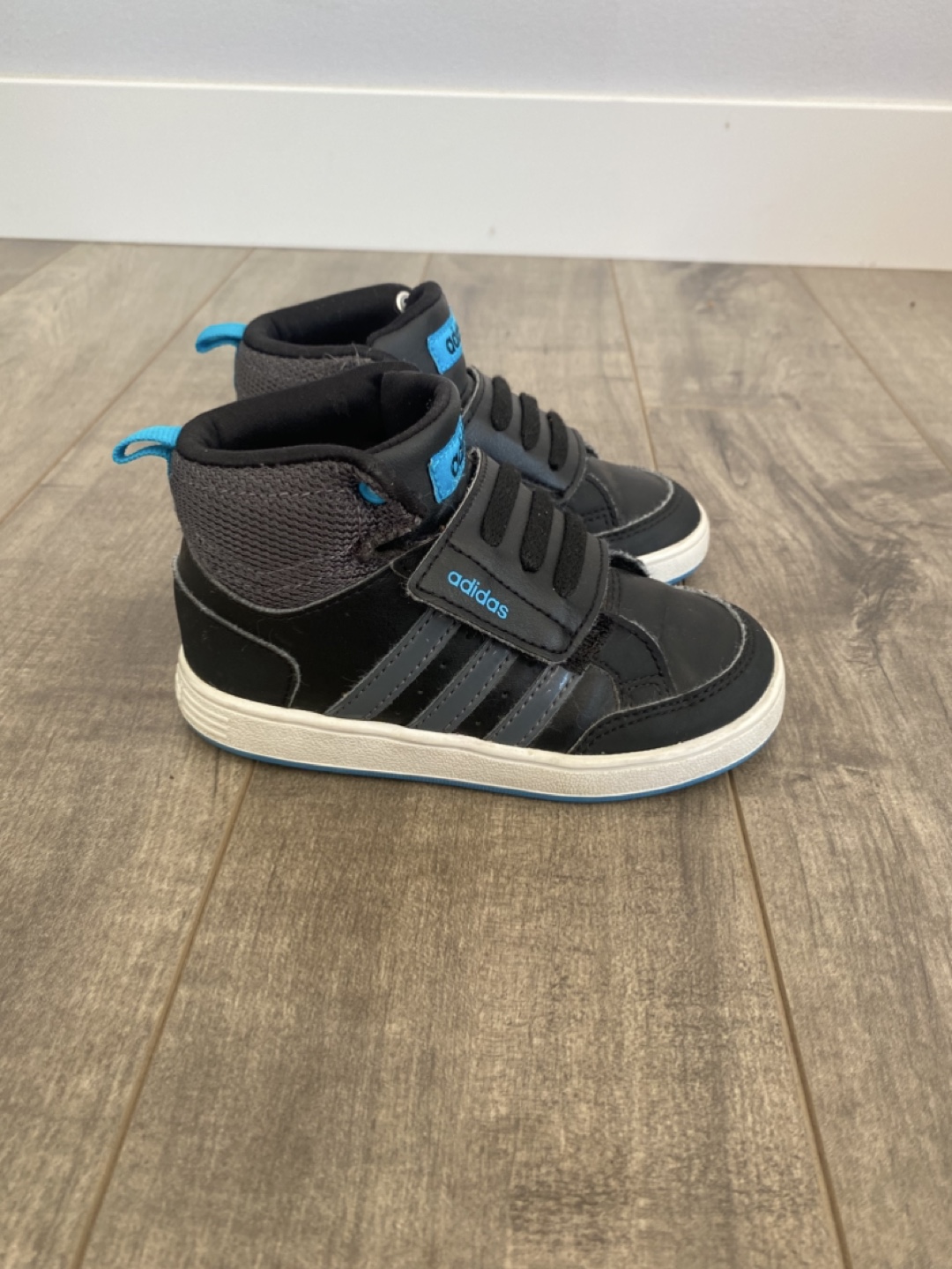 Adidas High-Top Shoes size US 8T toddler kids
