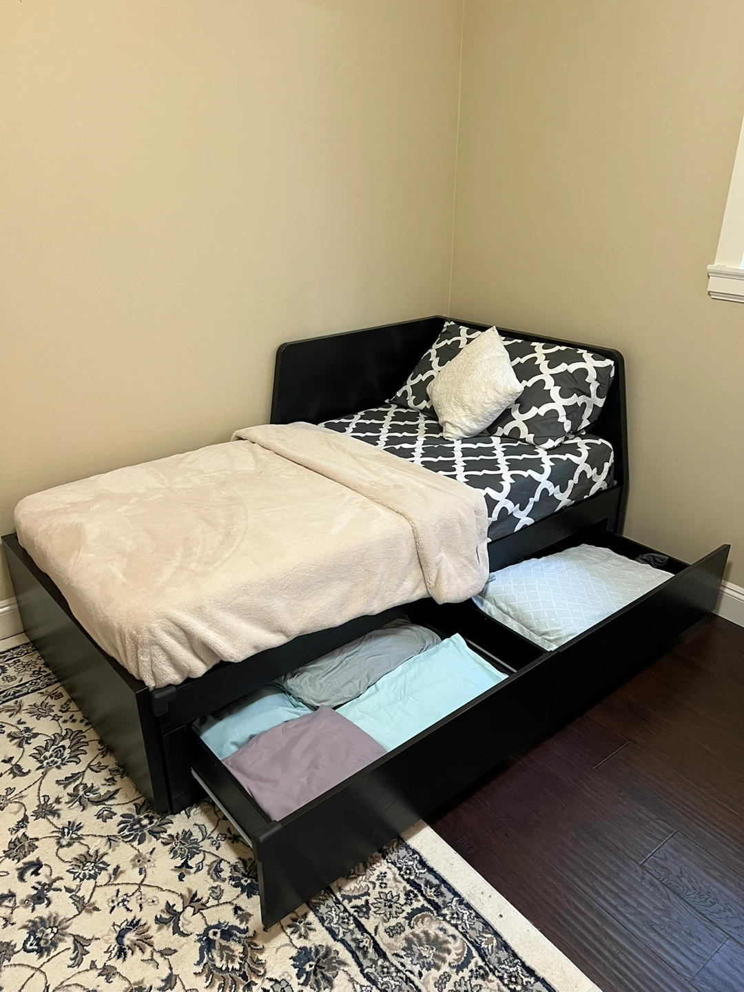 IKEA FLEKKE Daybed with 2 Drawers + Mattresses