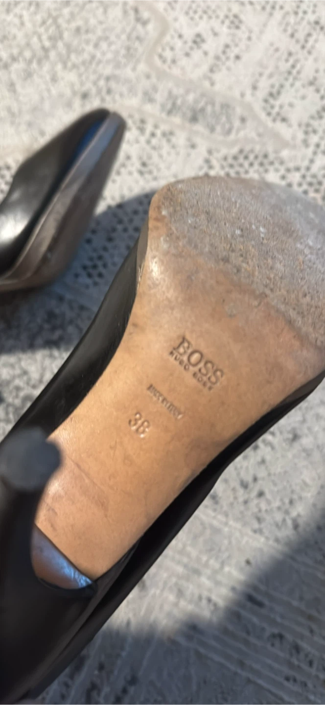 Huge BOSS Black Leather  Heels - Size 38 - photo 4
