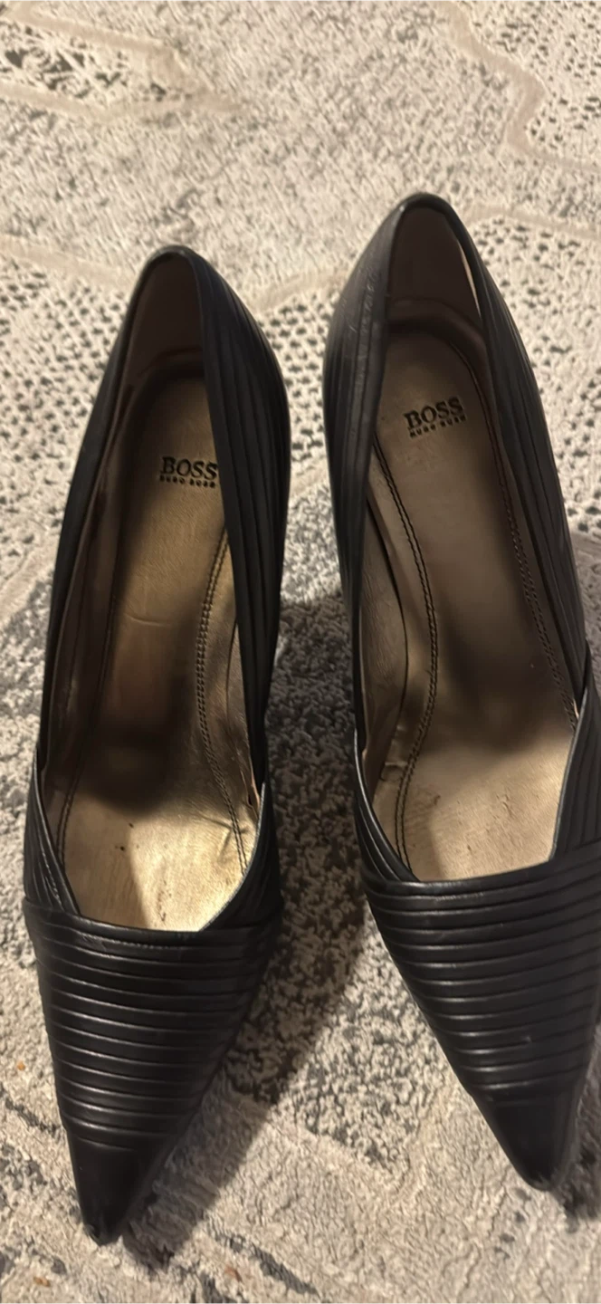 Black Hugo BOSS Leather Heeled Pumps - Size 38.5