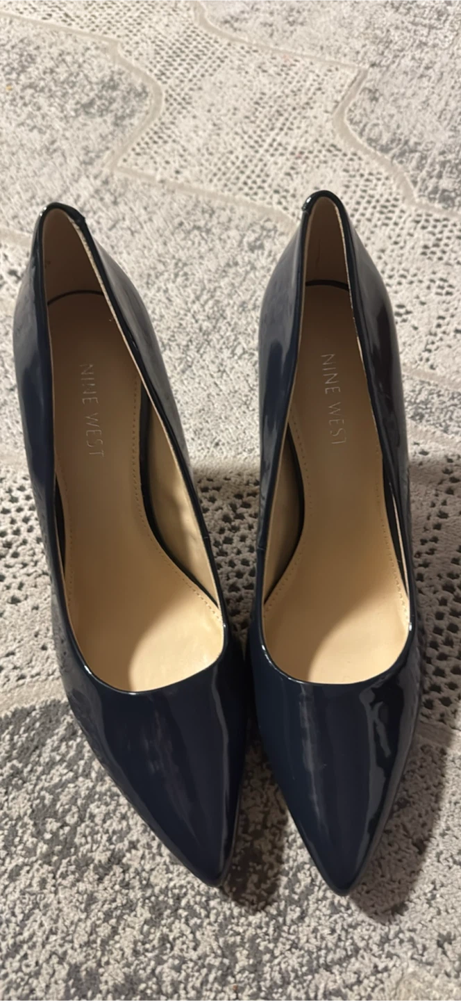 Nine West Navy Heels Size 9M