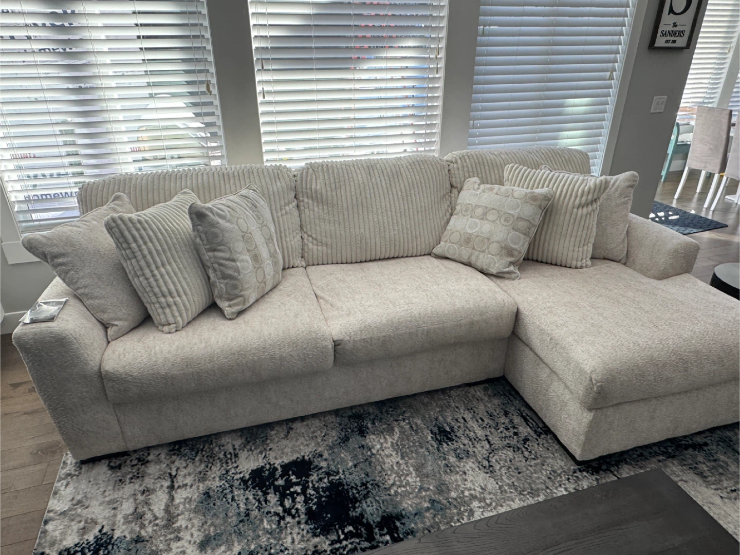 Chessington Sectional/chaise staging furniture 4 weeks old - photo 5