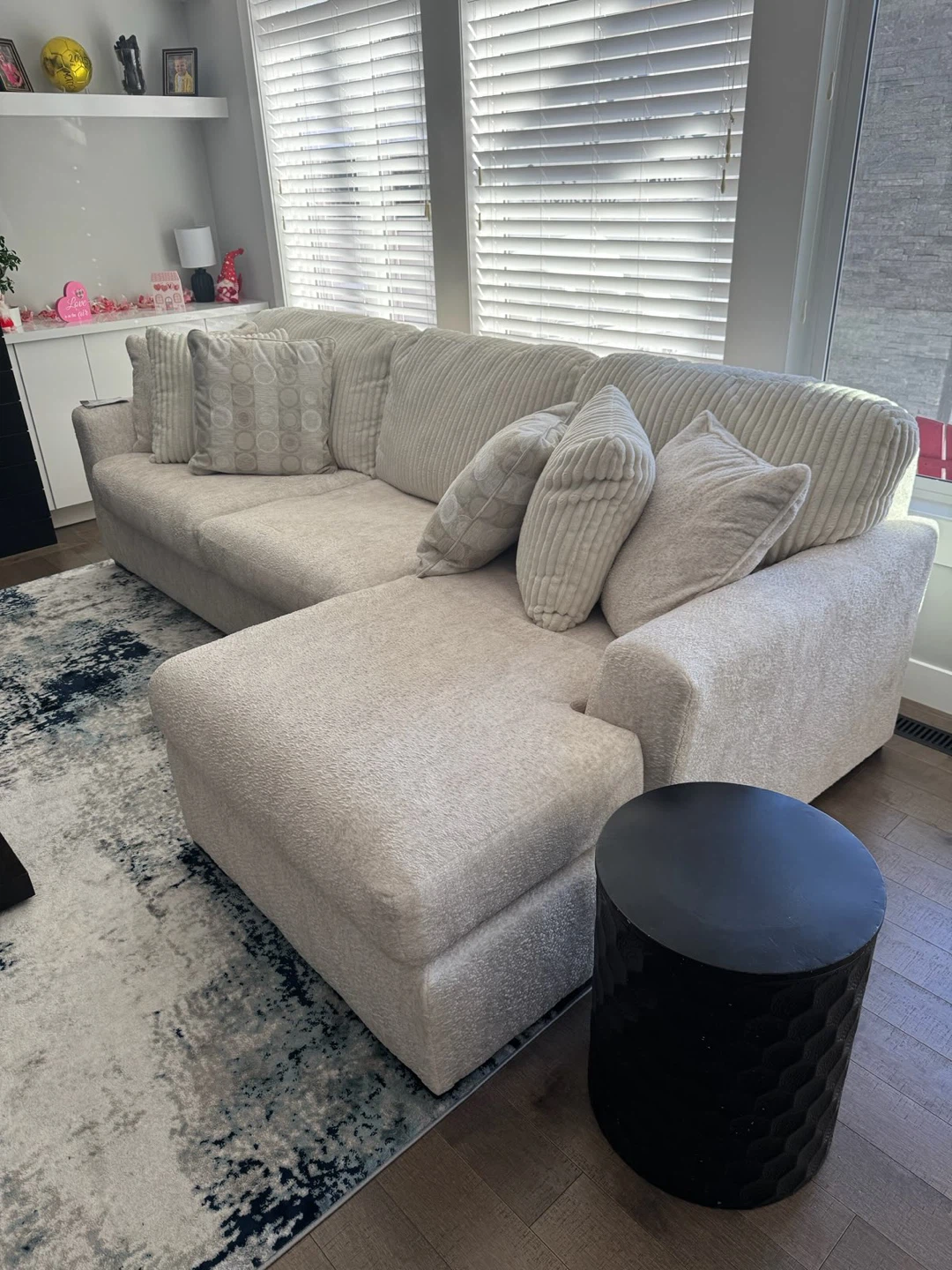 Chessington Sectional/chaise staging furniture 4 weeks old - photo 3