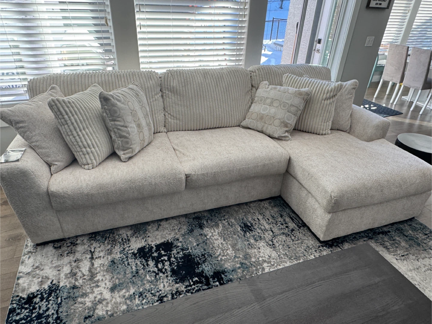 Chessington Sectional/chaise staging furniture 4 weeks old - photo 4