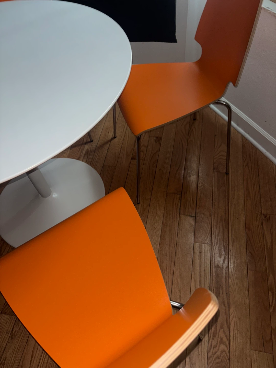 White ikea  round table with 4 vintage orange ikea Vilmar chairs - photo 5