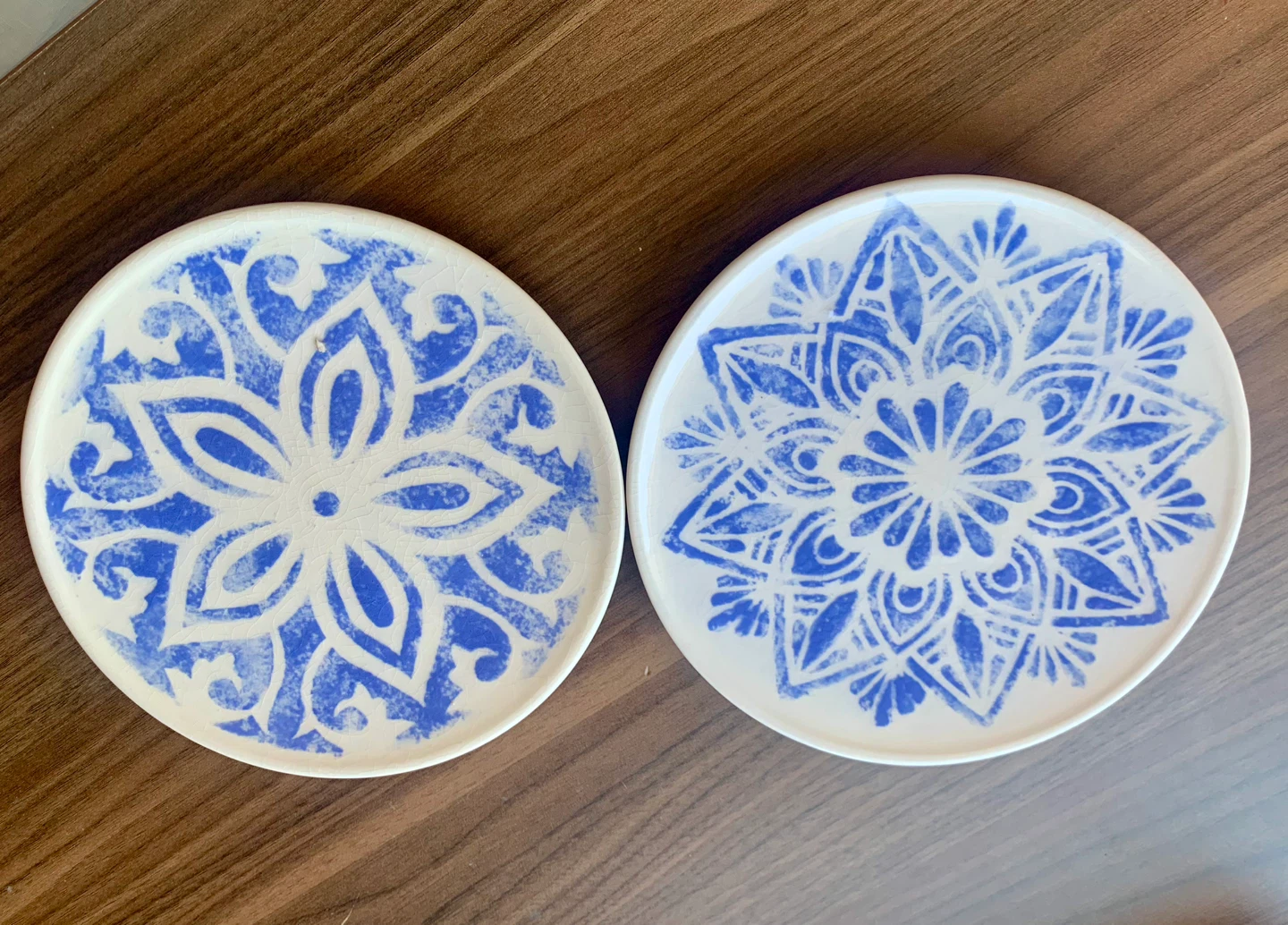 Set of 2 Decorative Ceramic Plates Blue White Mandala Design