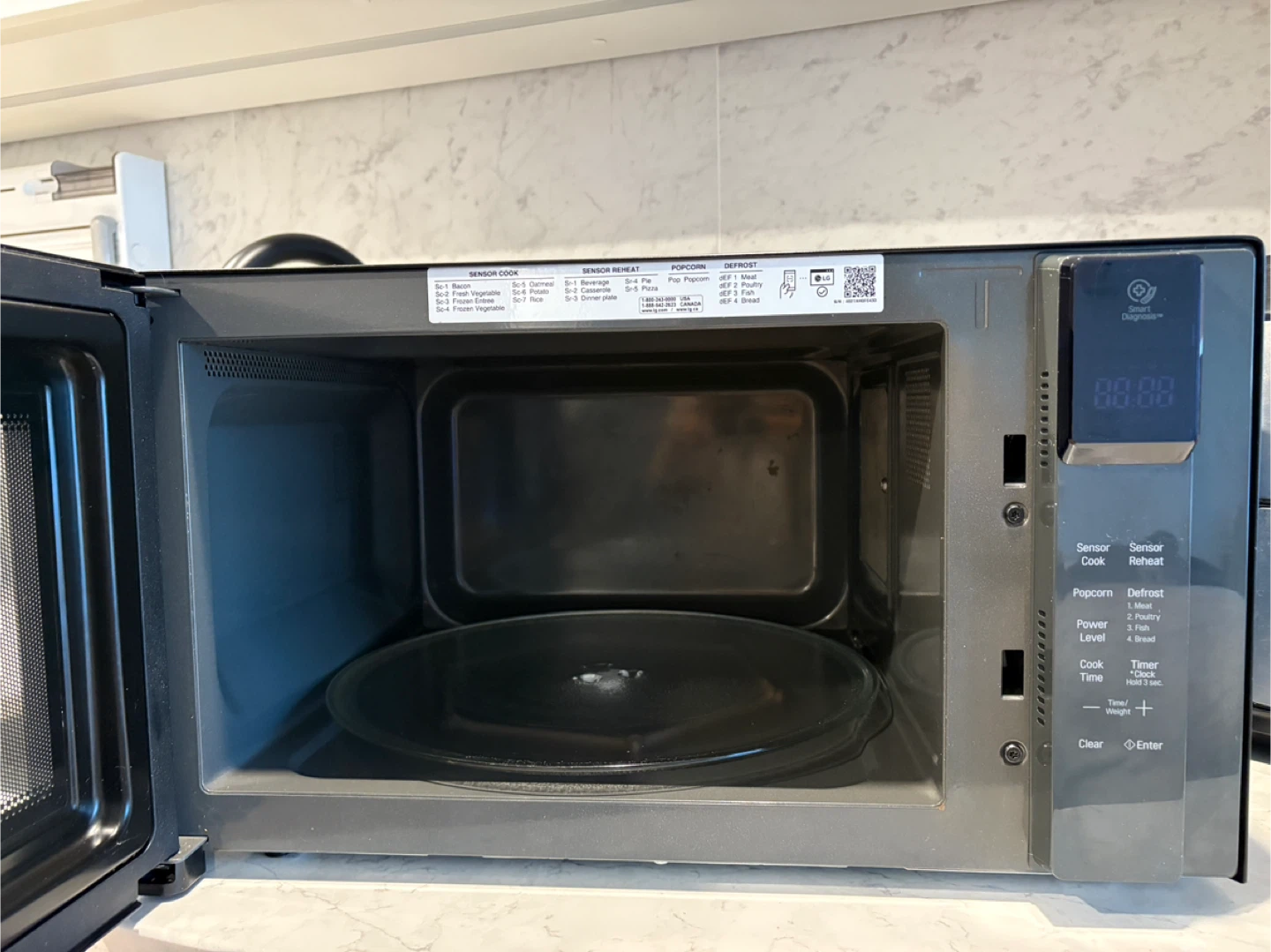 LG Smart Inverter Microwave - photo 3