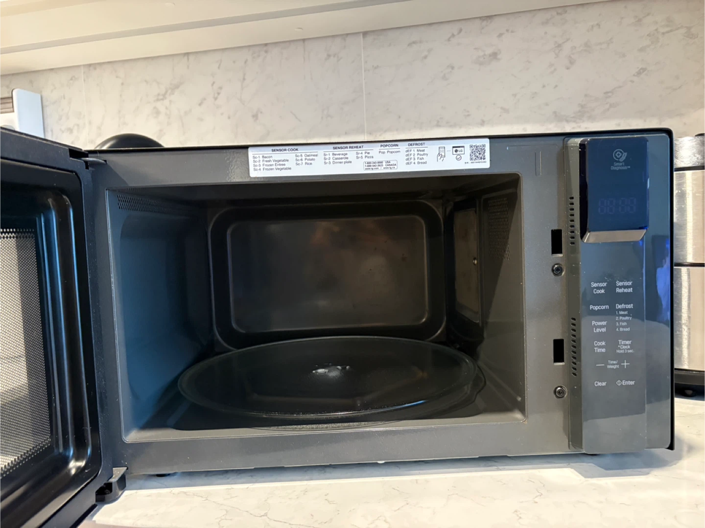 LG Smart Inverter Microwave - photo 4