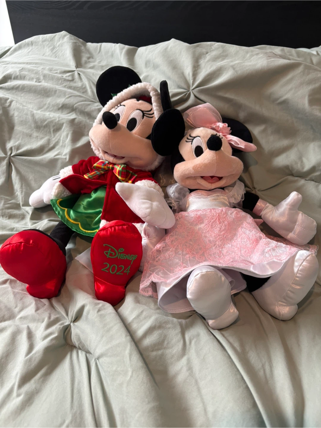 Moving Sale ends 3/22! Minnie Mouse seasonally Plush Dolls - photo 2
