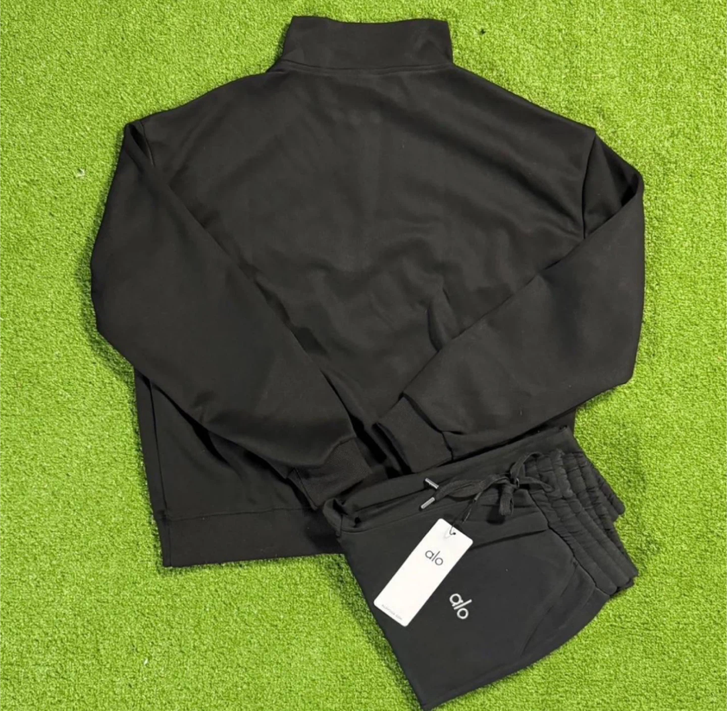 Alo Black Quarter Zip & Uncuffed Sweatpants Set - All Sizes - photo 4