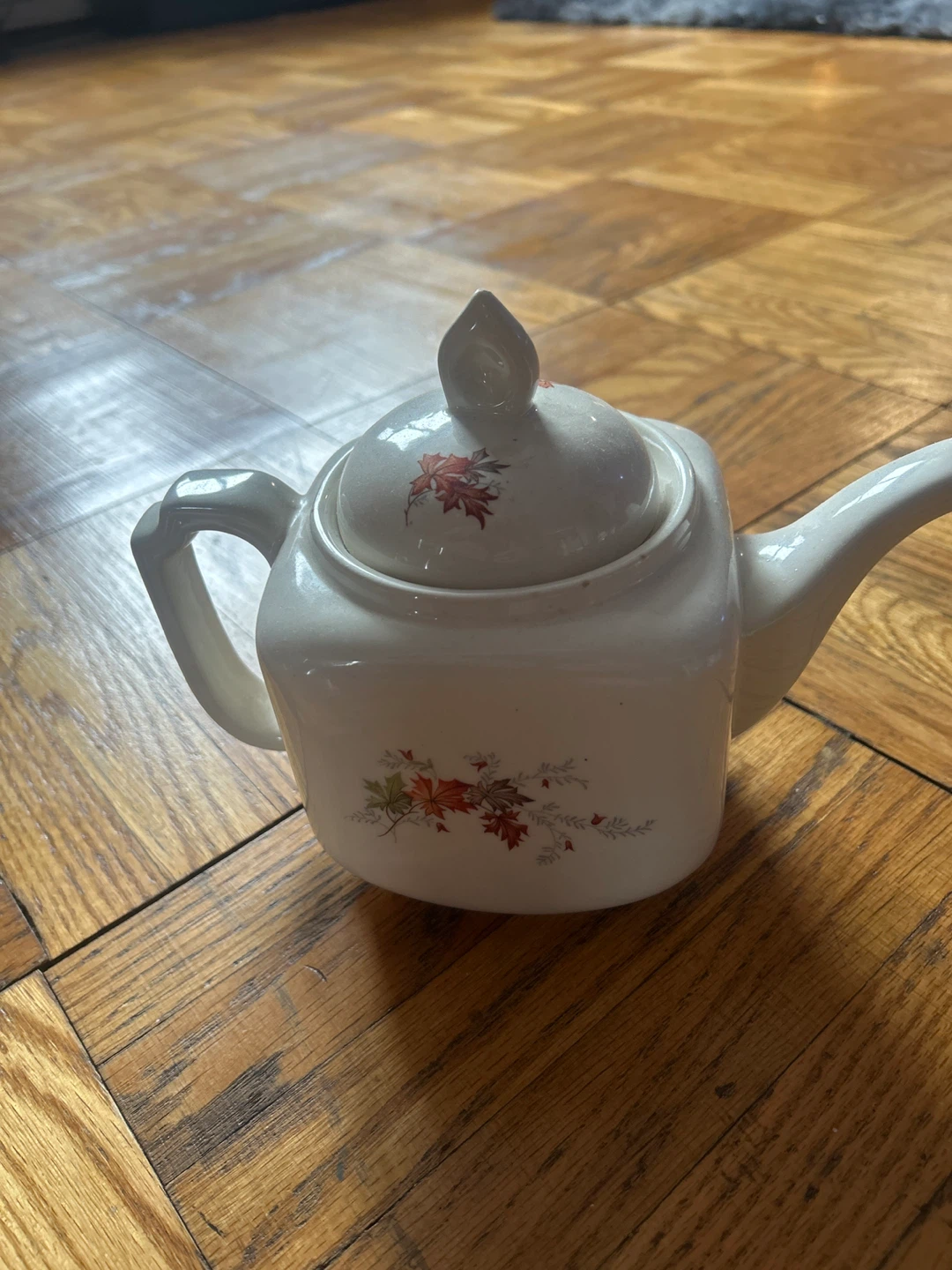 White Ceramic Teapot with Leaf Design - photo 3