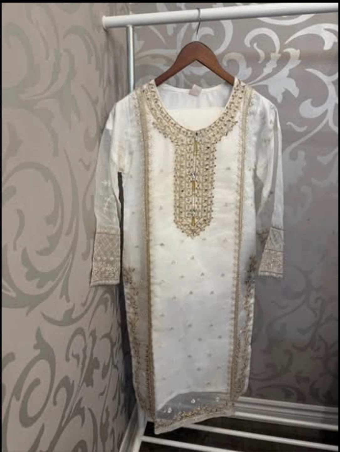 White Embroidered Kurti Set with Pants and Dupatta - photo 2