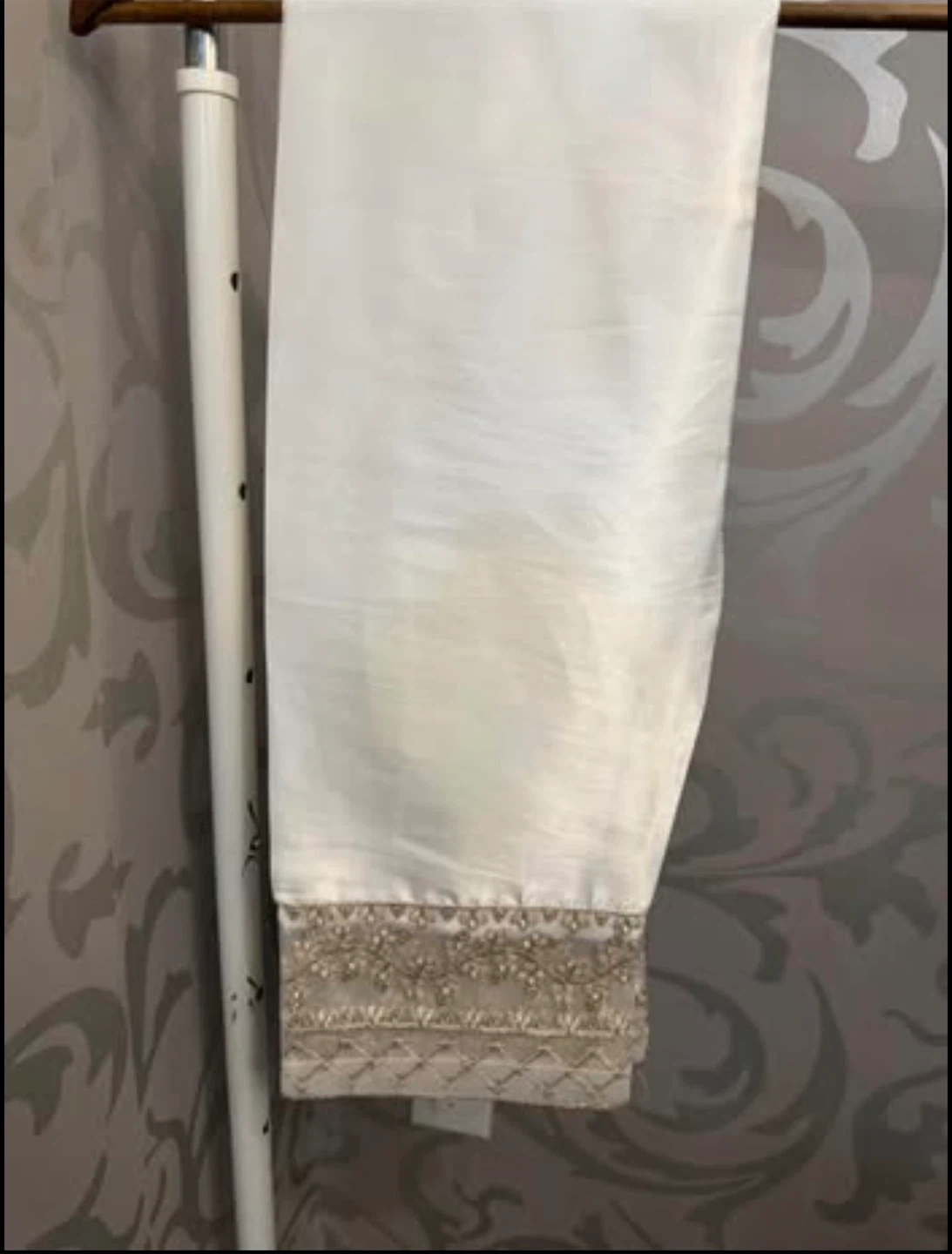 White Embroidered Kurti Set with Pants and Dupatta - photo 3
