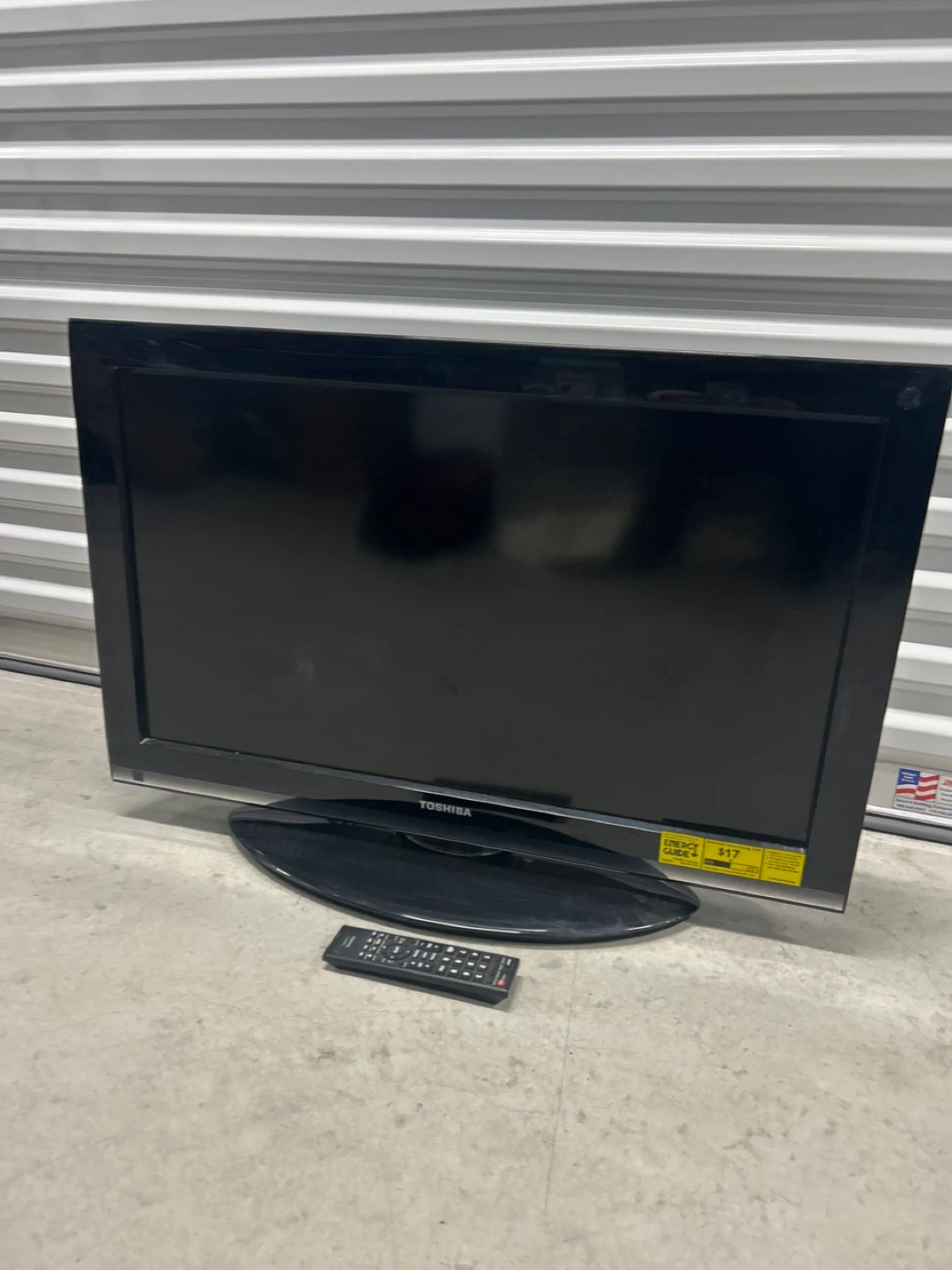 Toshiba Flat Screen TV with Remote
