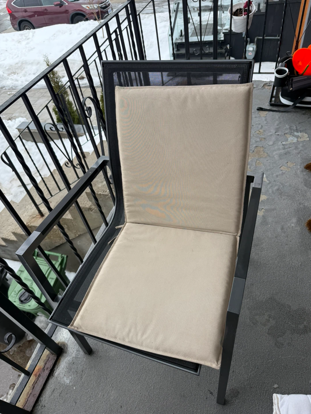 ARD  Chair set with Cushion 4 chair and table without glass