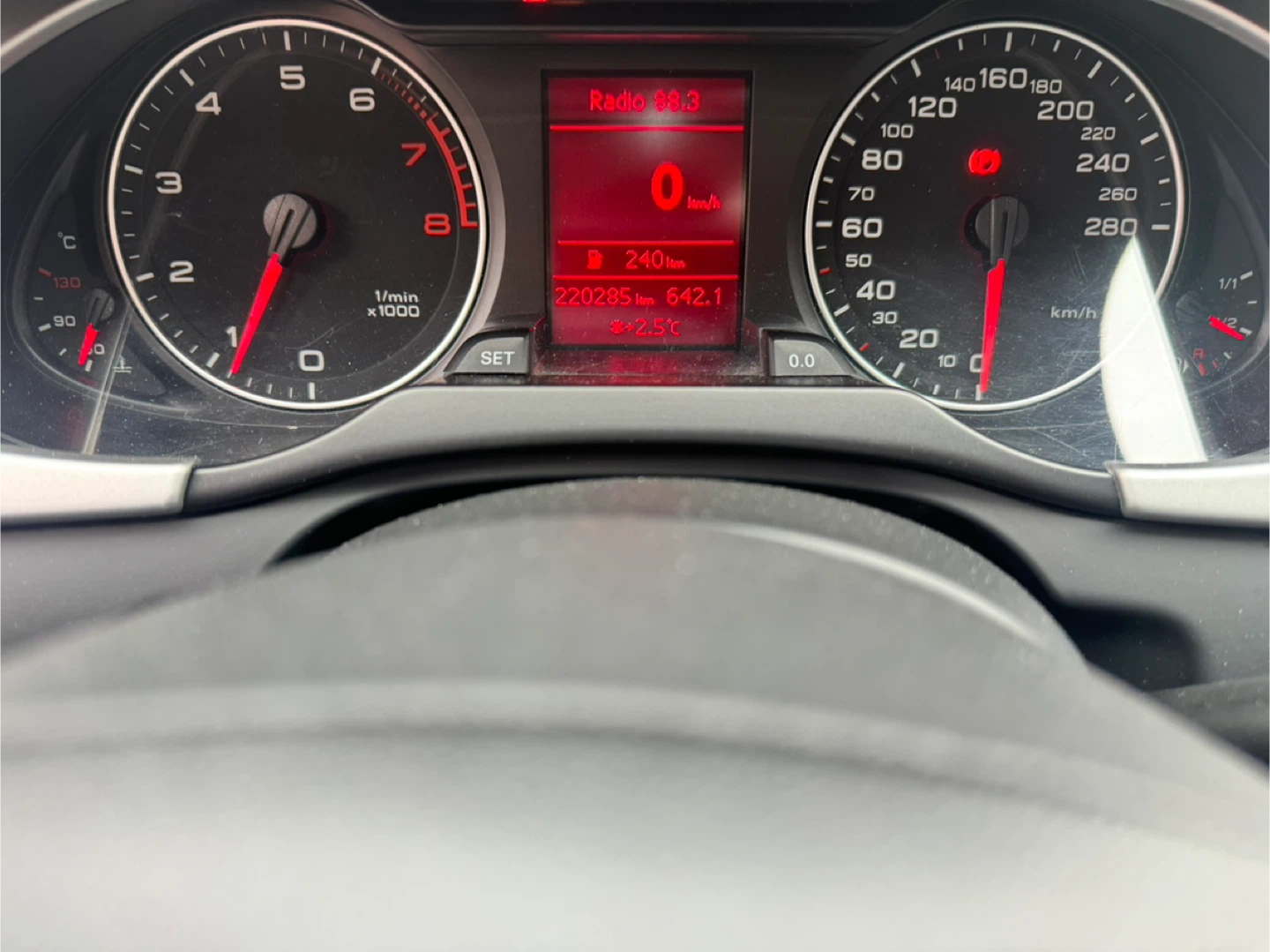 Audi A4 2.0T Sedan manual - photo 2