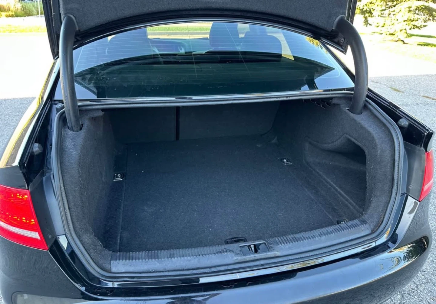 Audi A4 2.0T Sedan manual - photo 3