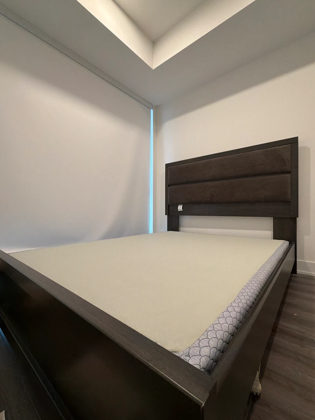 Modern Upholstered Platform Bed Frame – Queen Size - photo 2