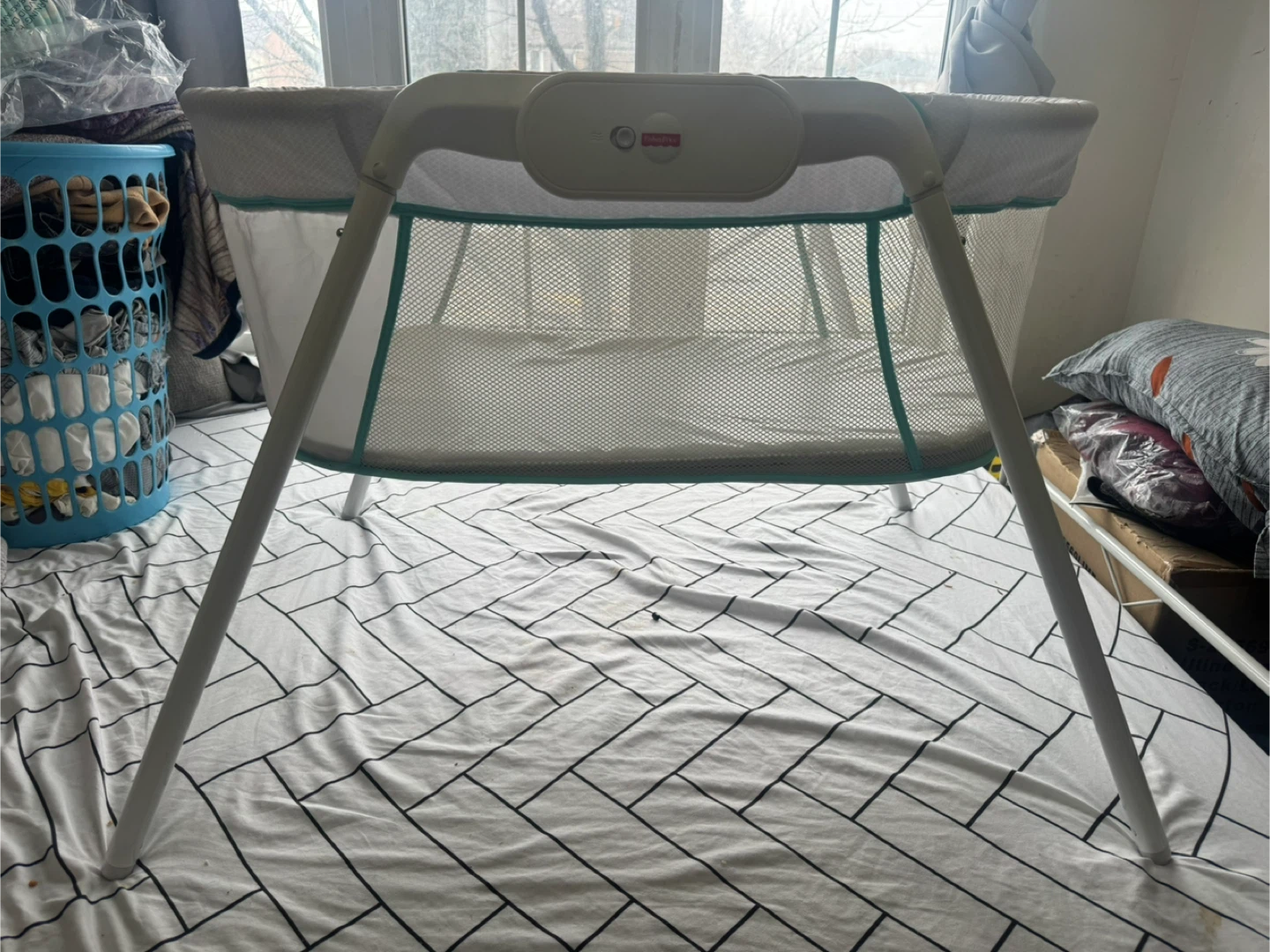 Fisher-Price Soothing Motions Bassinet - photo 2