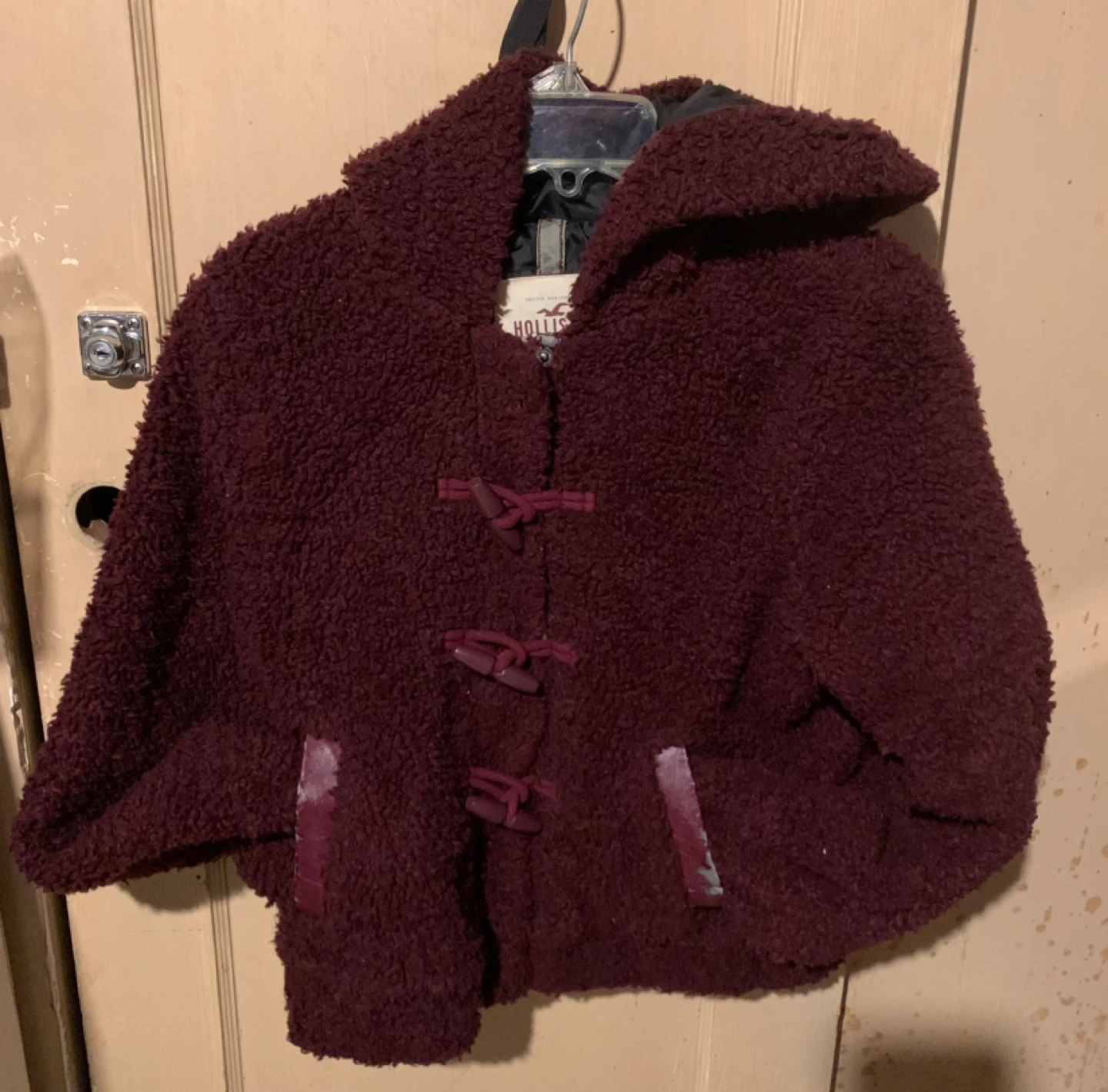 🥕Hollister Burgundy Fleece Toggle Poncho