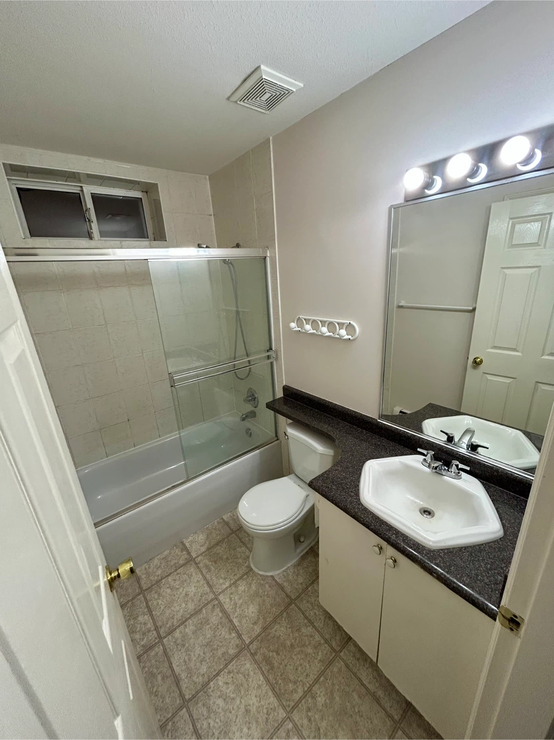 Basement Room and Bathroom Rental - photo 5