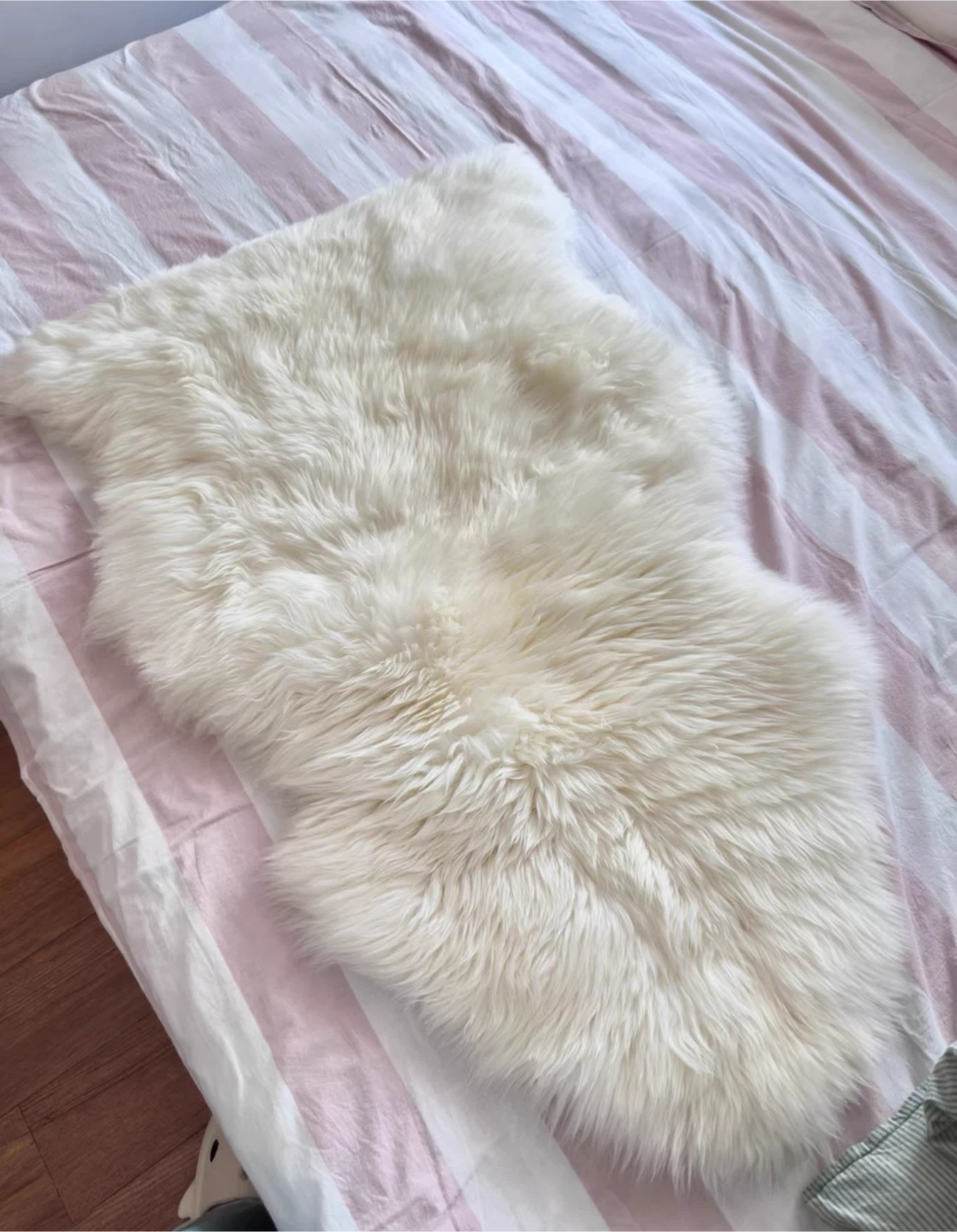 🥕ULLERSLEV Sheepskin Rug - Off-white, 70 cm (2' 4")