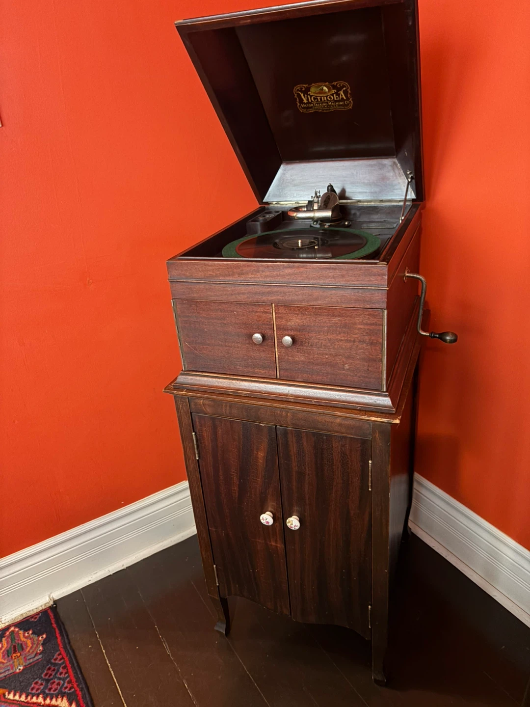 Antique Victrola Record Player - photo 3