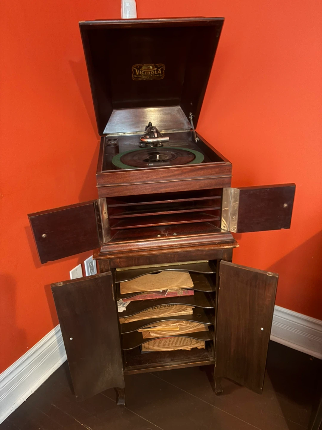 Antique Victrola Record Player - photo 4
