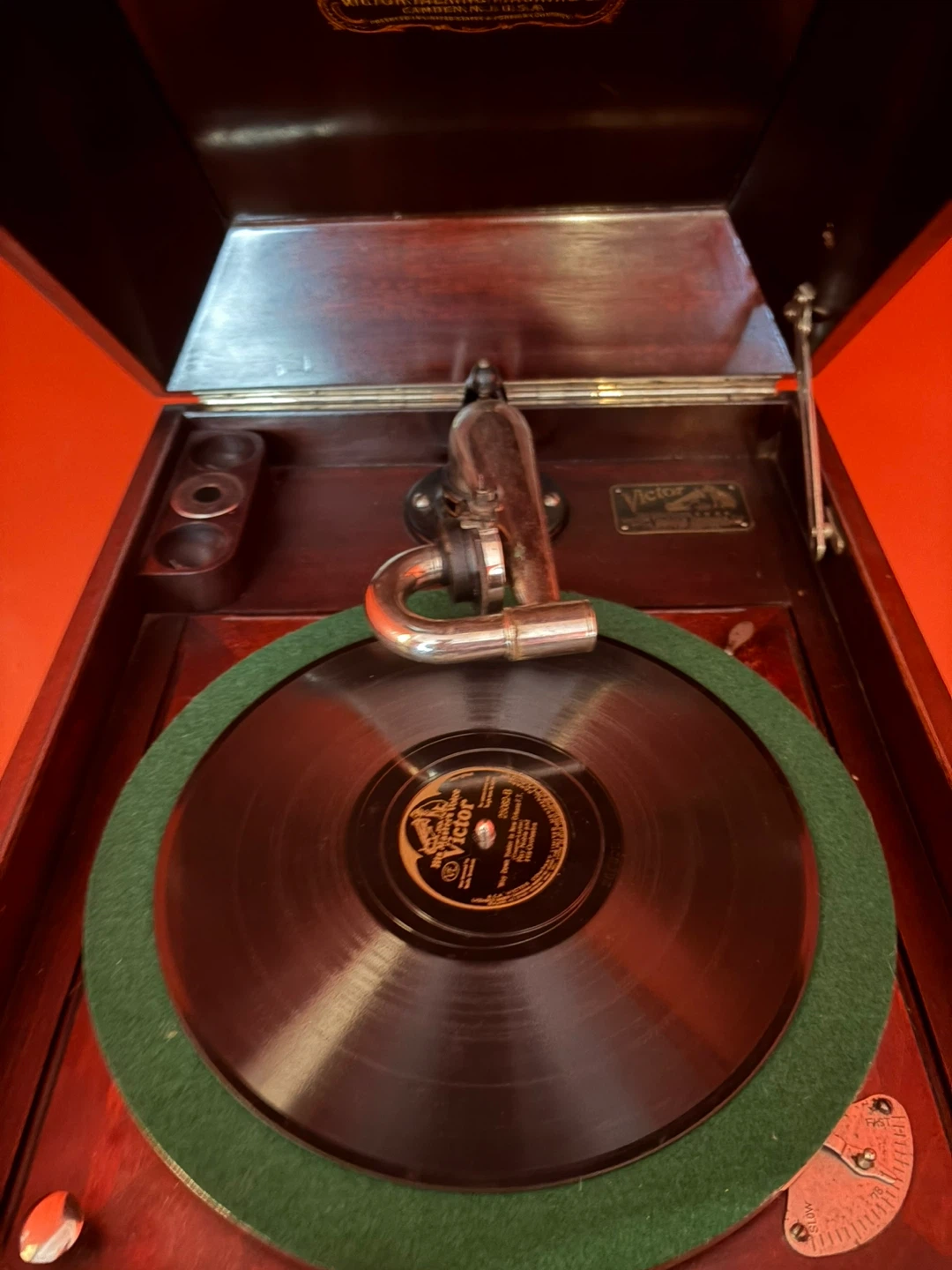 Antique Victrola Record Player - photo 2
