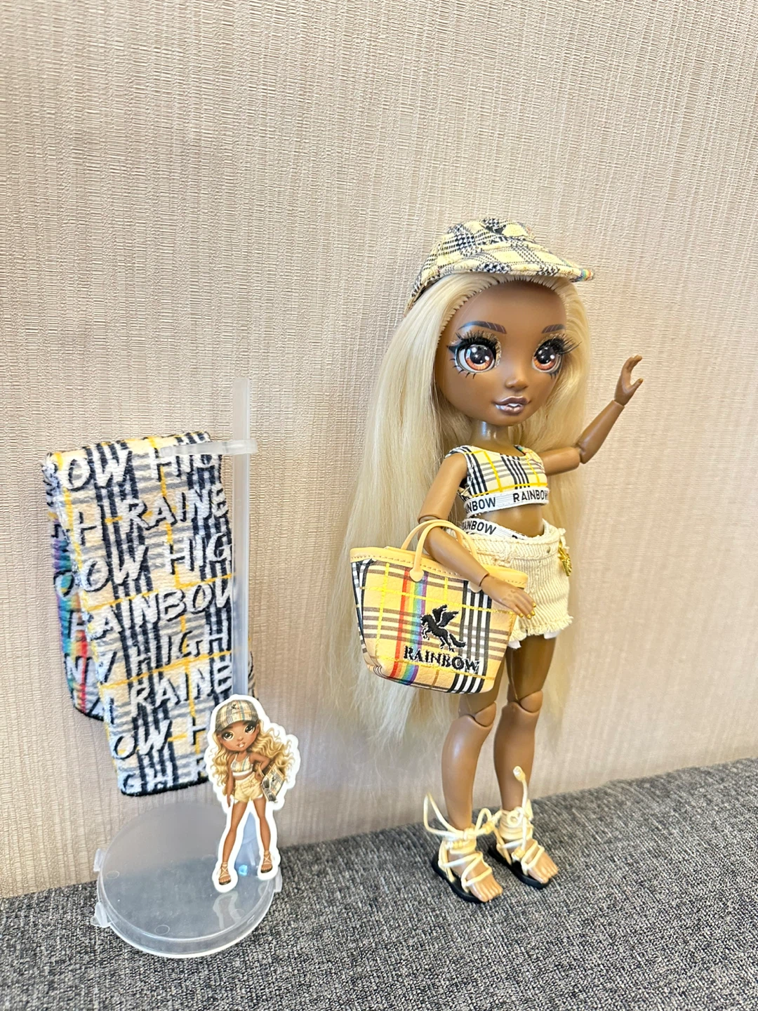 🌞RAINBOW HIGH Pacific Coast Harper Dune- Sand Fashion Doll