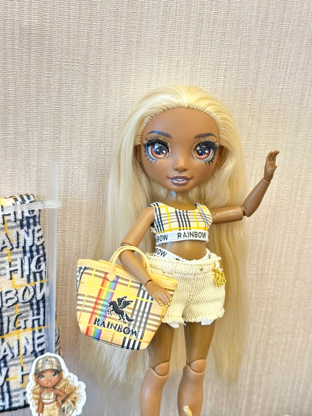 🌞RAINBOW HIGH Pacific Coast Harper Dune- Sand Fashion Doll - photo 2