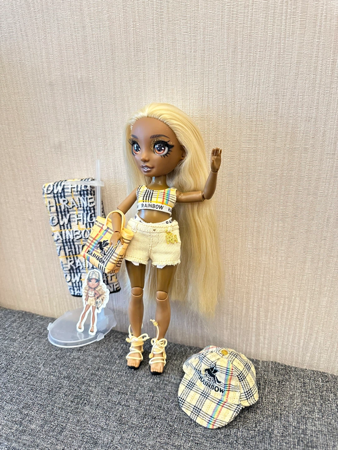 🌞RAINBOW HIGH Pacific Coast Harper Dune- Sand Fashion Doll - photo 4