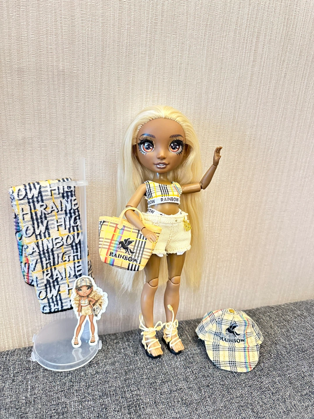 🌞RAINBOW HIGH Pacific Coast Harper Dune- Sand Fashion Doll - photo 3