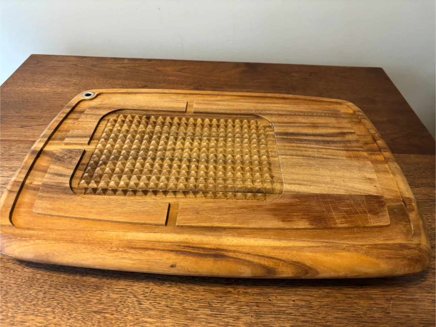 Wooden Carving Board with Grip - photo 3