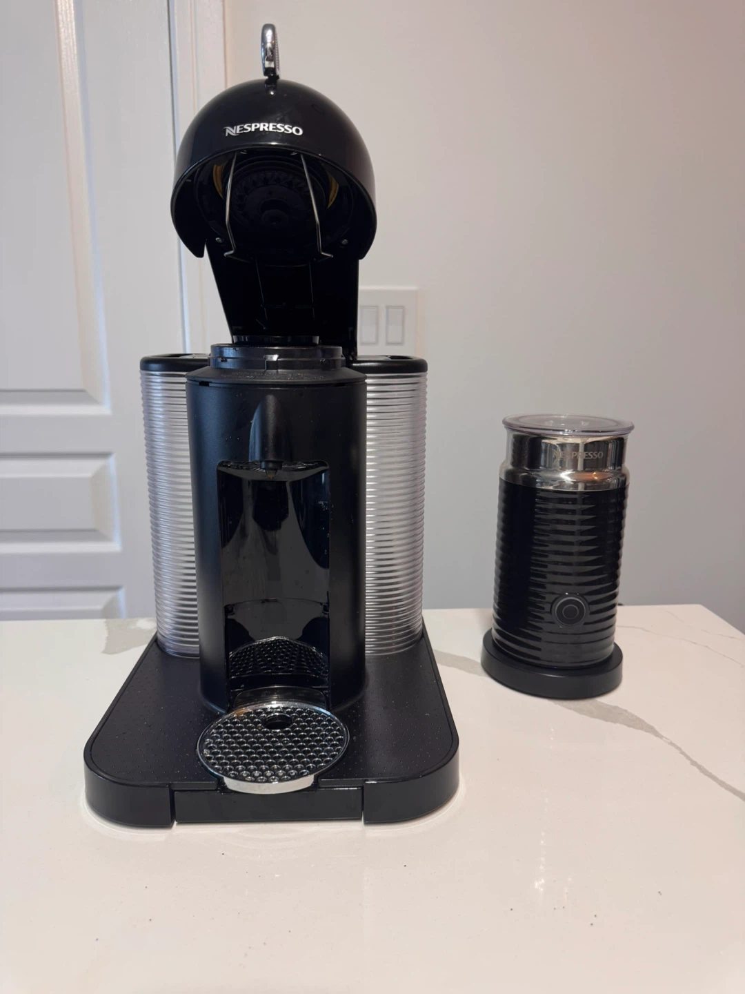 Nespresso Coffee Machine + Milk Frother – Excellent Condition