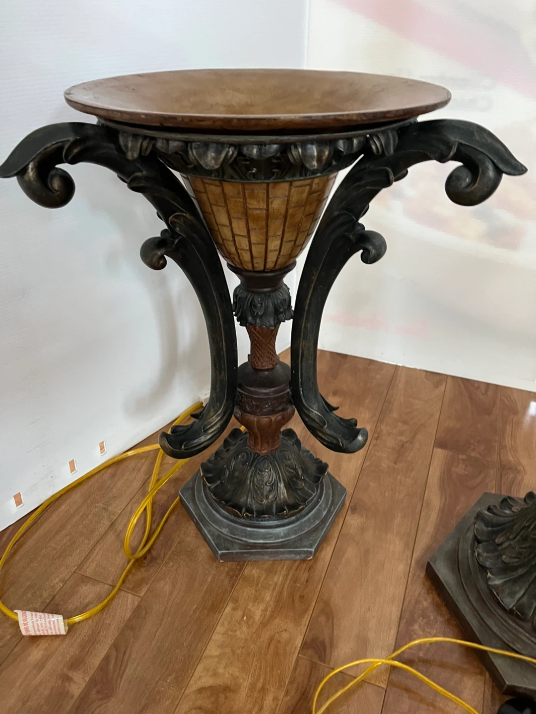 Ornate Pedestal Lamp with Two Side Stands - photo 2